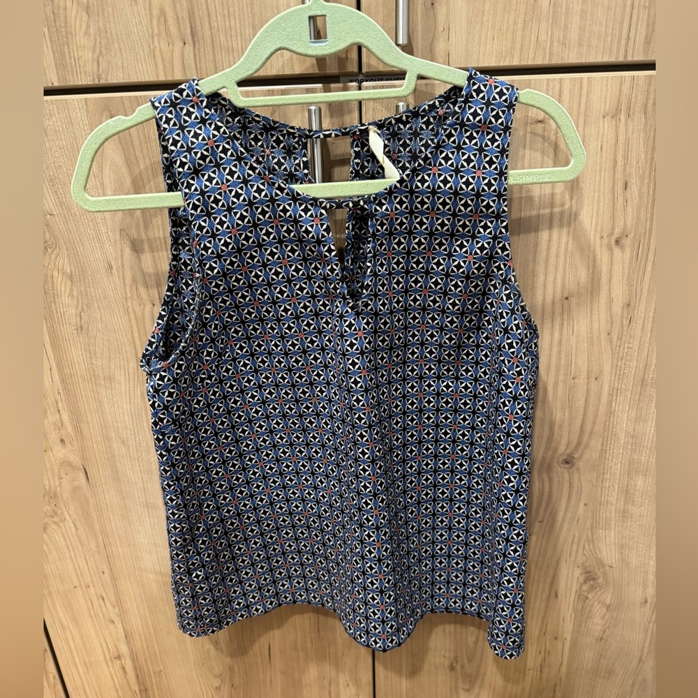 Geometric print sleeveless top